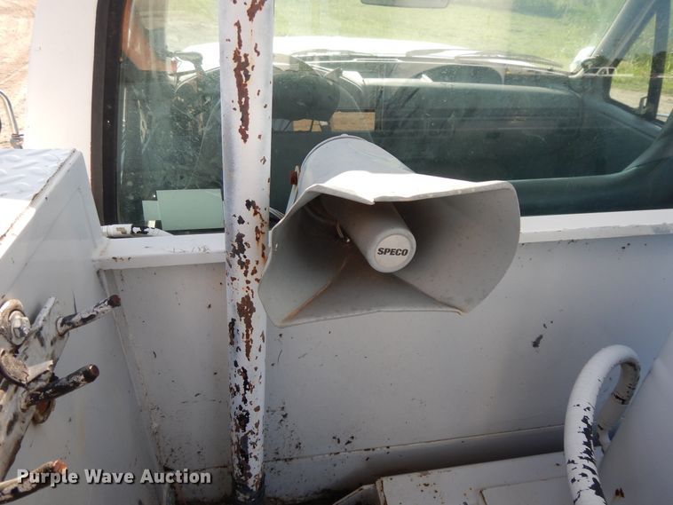 image for item DF5202 1996 Ford F450 Super Duty  bucket truck