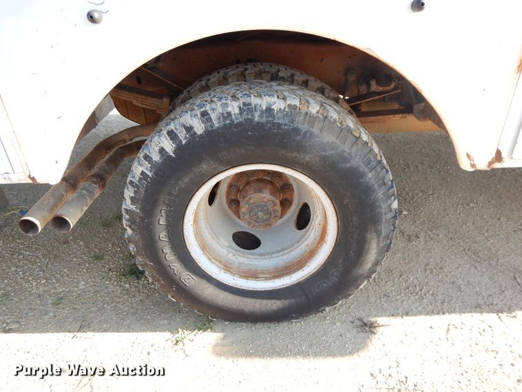 image for item DF5202 1996 Ford F450 Super Duty  bucket truck