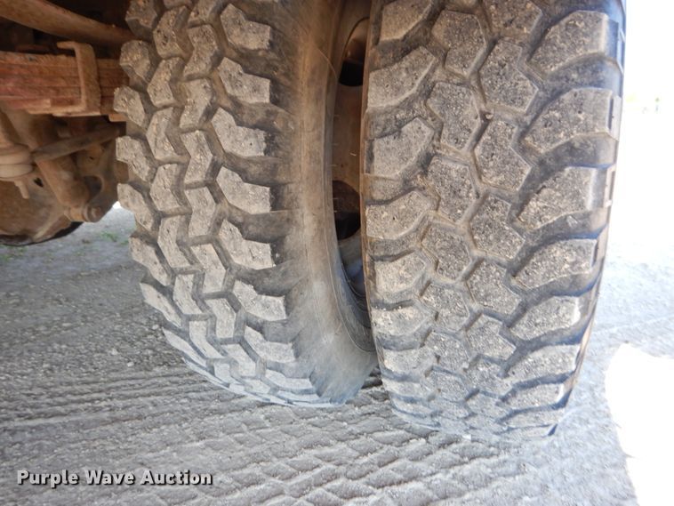 image for item DF5202 1996 Ford F450 Super Duty  bucket truck