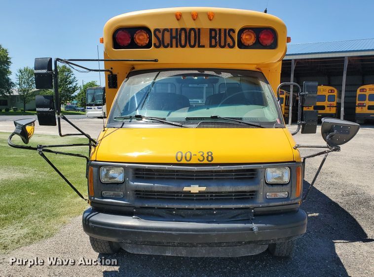 image for item DF5585 2000 Chevrolet Express 3500  Blue Bird school bus