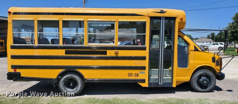 image for item DF5585 2000 Chevrolet Express 3500  Blue Bird school bus