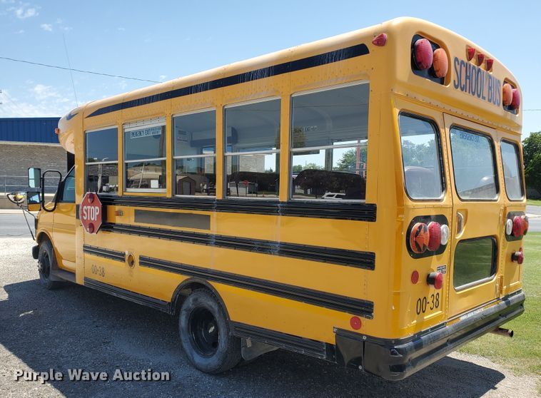 image for item DF5585 2000 Chevrolet Express 3500  Blue Bird school bus
