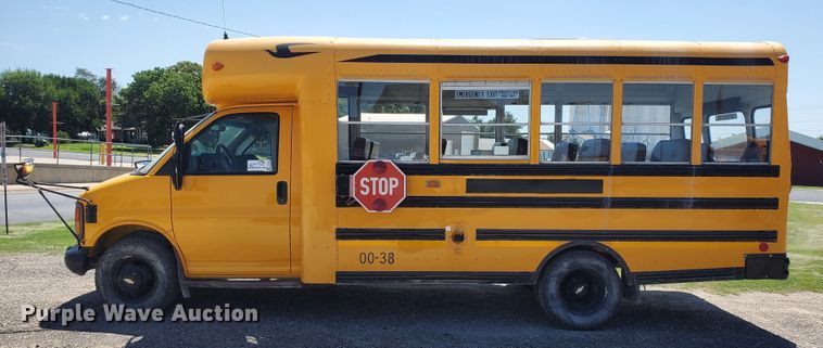 image for item DF5585 2000 Chevrolet Express 3500  Blue Bird school bus