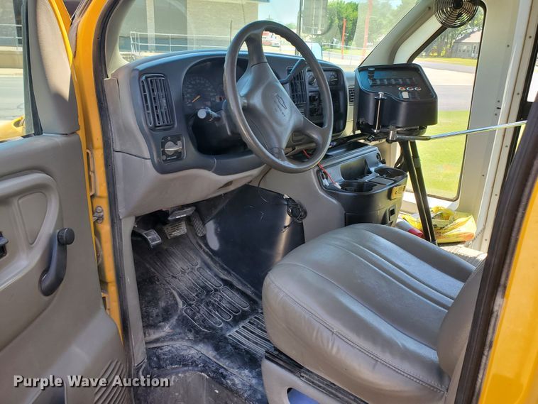 image for item DF5585 2000 Chevrolet Express 3500  Blue Bird school bus