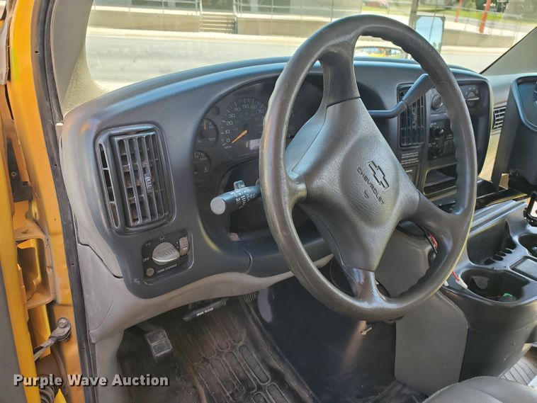 image for item DF5585 2000 Chevrolet Express 3500  Blue Bird school bus