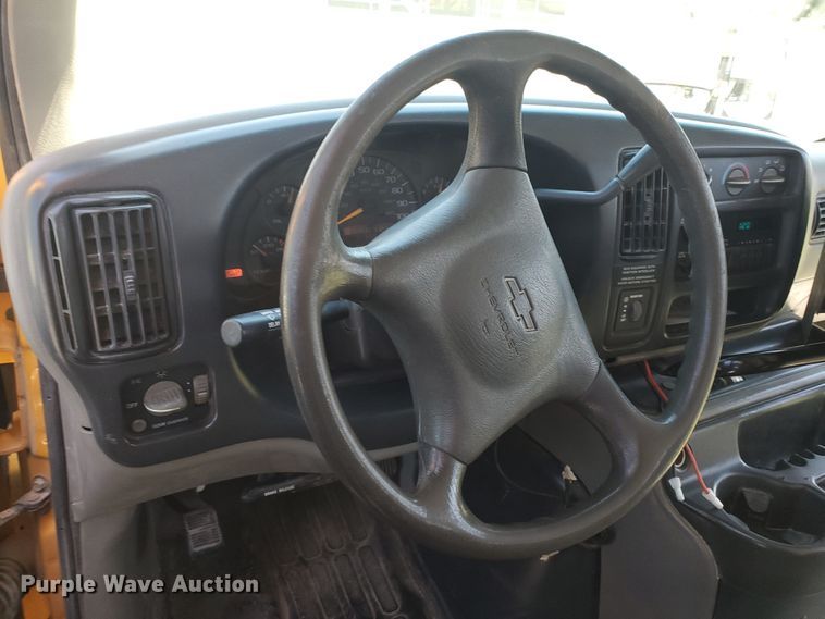 image for item DF5585 2000 Chevrolet Express 3500  Blue Bird school bus