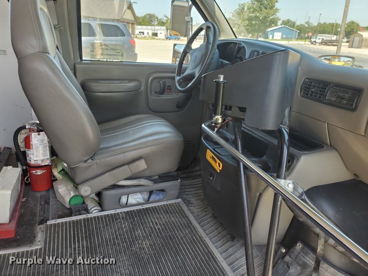 image for item DF5585 2000 Chevrolet Express 3500  Blue Bird school bus