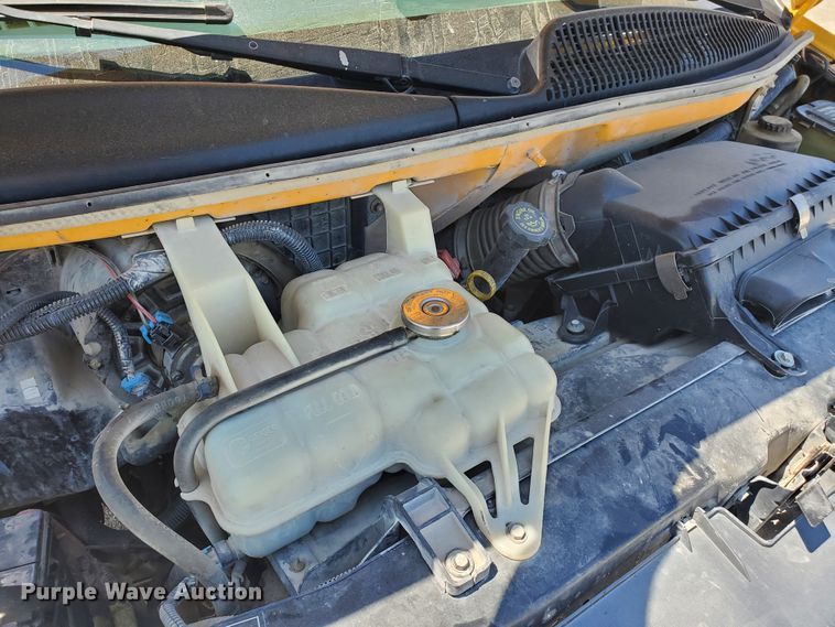 image for item DF5585 2000 Chevrolet Express 3500  Blue Bird school bus