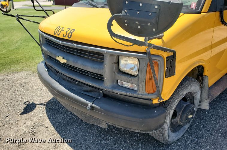 image for item DF5585 2000 Chevrolet Express 3500  Blue Bird school bus