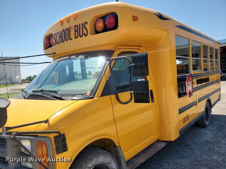 image for item DF5585 2000 Chevrolet Express 3500  Blue Bird school bus