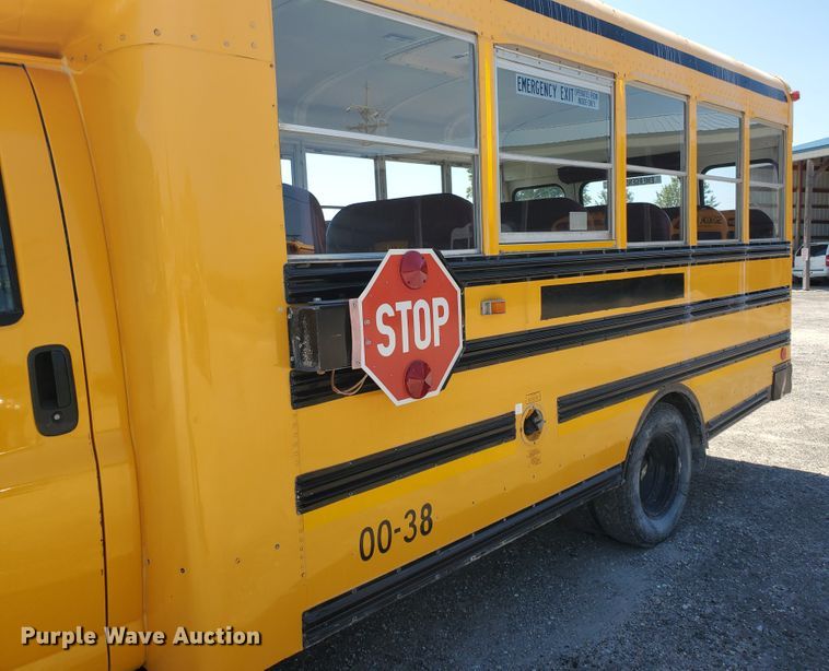image for item DF5585 2000 Chevrolet Express 3500  Blue Bird school bus