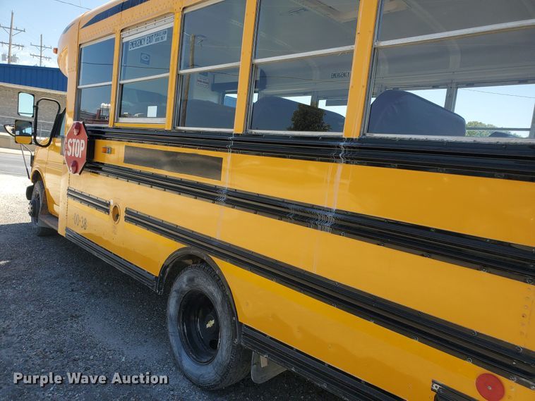 image for item DF5585 2000 Chevrolet Express 3500  Blue Bird school bus