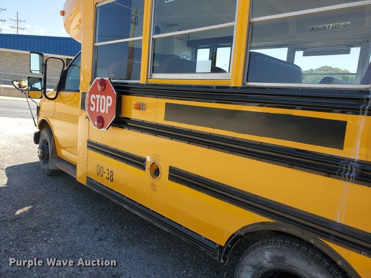 image for item DF5585 2000 Chevrolet Express 3500  Blue Bird school bus