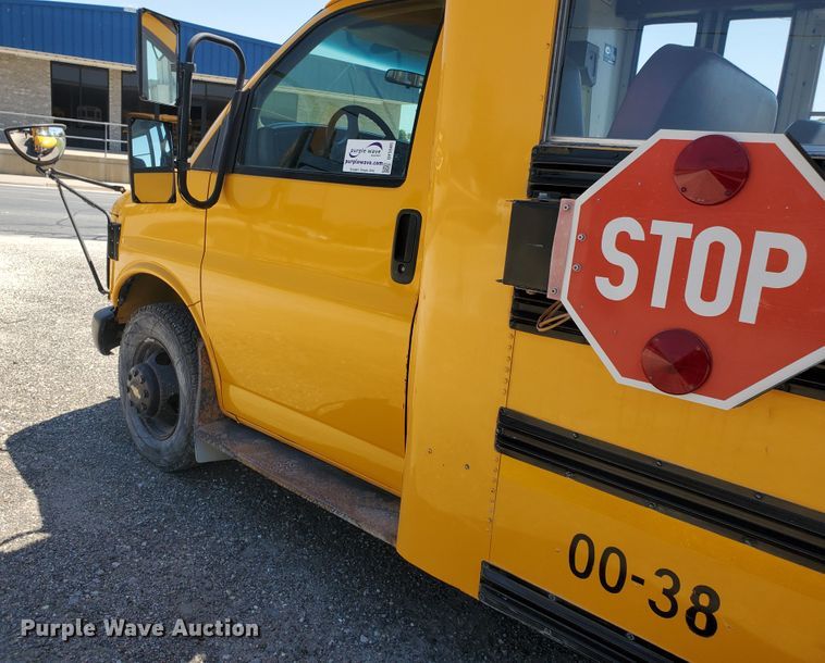 image for item DF5585 2000 Chevrolet Express 3500  Blue Bird school bus