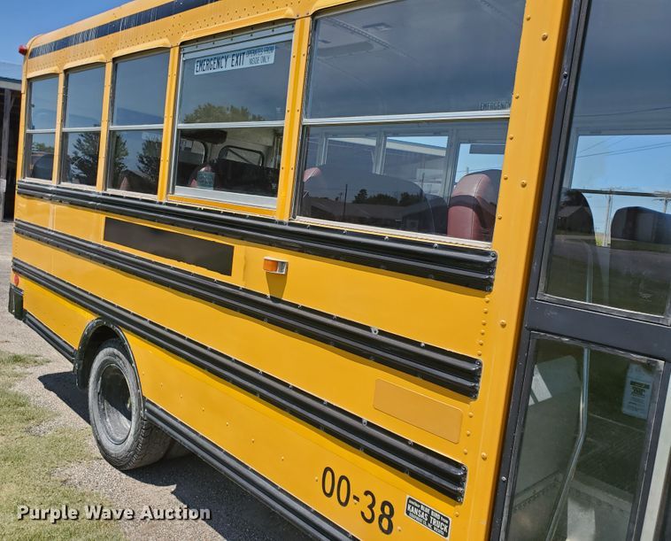 image for item DF5585 2000 Chevrolet Express 3500  Blue Bird school bus
