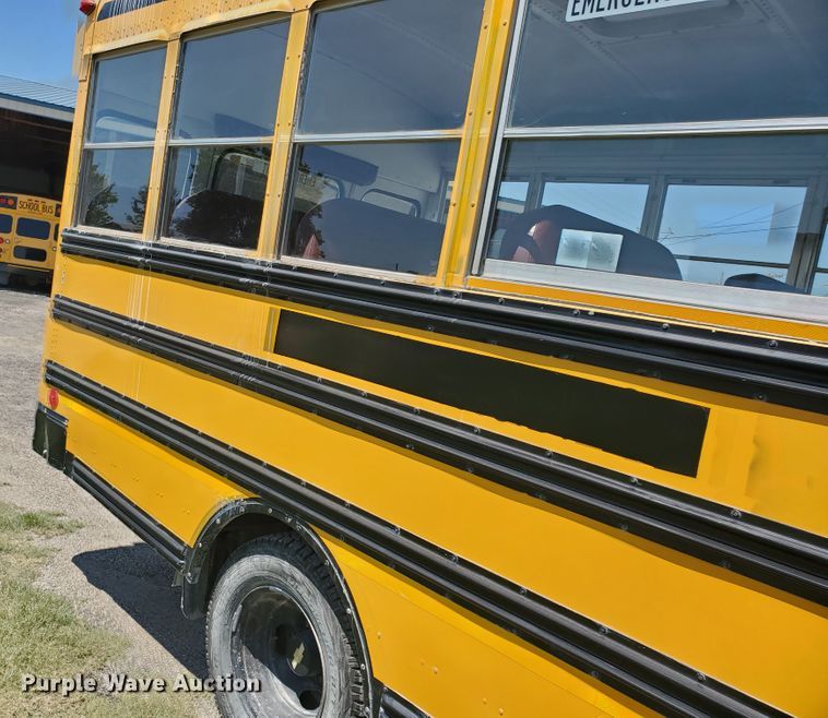 image for item DF5585 2000 Chevrolet Express 3500  Blue Bird school bus