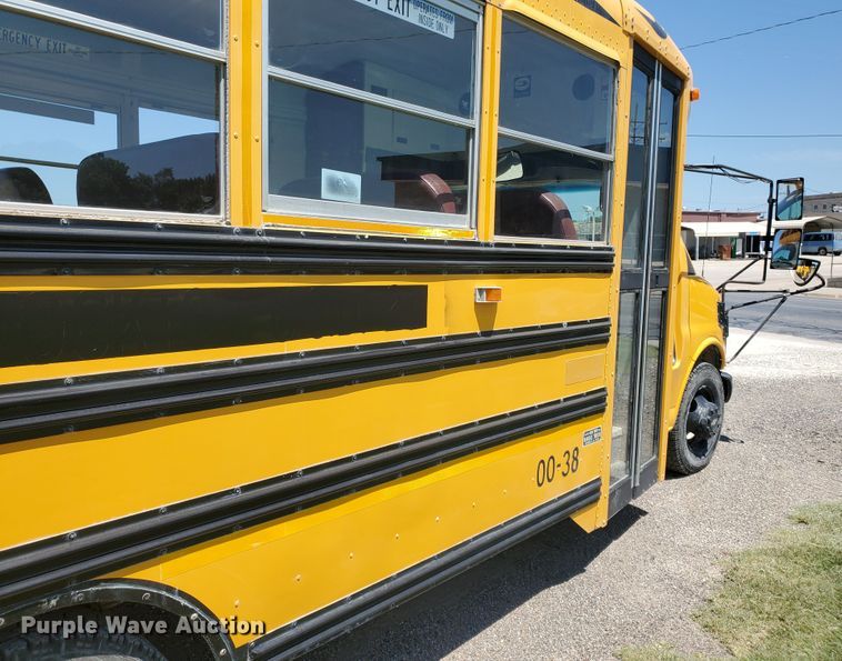 image for item DF5585 2000 Chevrolet Express 3500  Blue Bird school bus
