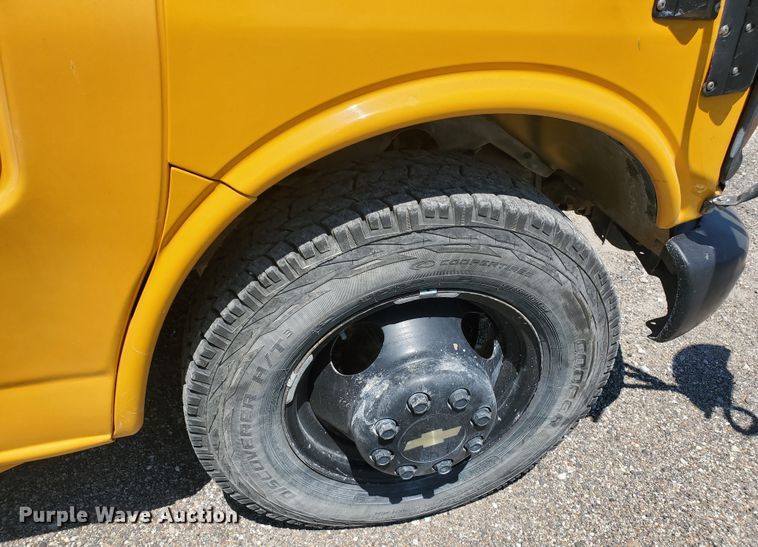 image for item DF5585 2000 Chevrolet Express 3500  Blue Bird school bus