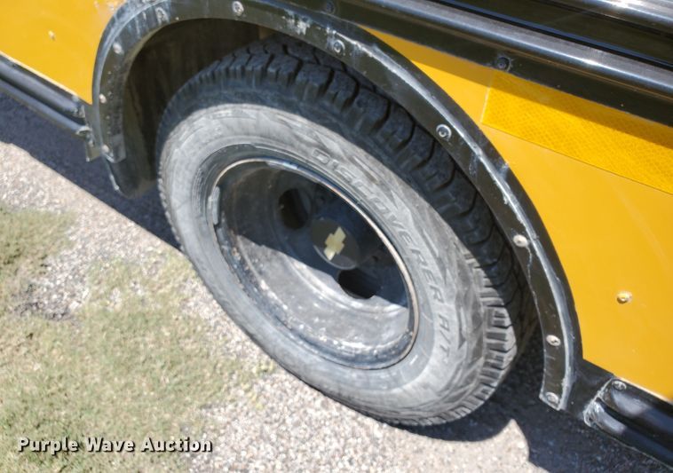 image for item DF5585 2000 Chevrolet Express 3500  Blue Bird school bus