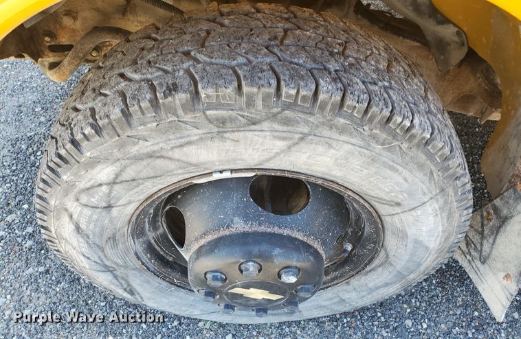 image for item DF5585 2000 Chevrolet Express 3500  Blue Bird school bus