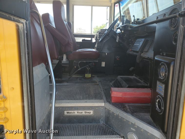 image for item DF5586 2000 Chevrolet  Blue Bird school bus