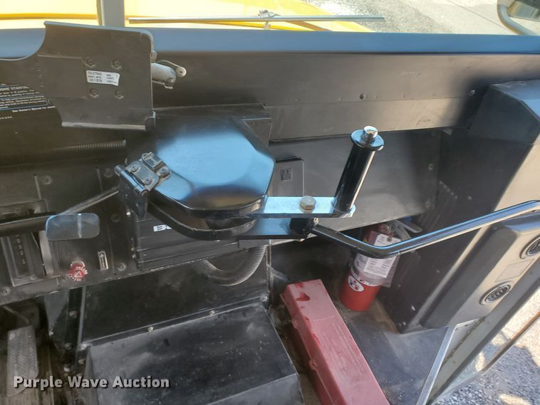 image for item DF5586 2000 Chevrolet  Blue Bird school bus