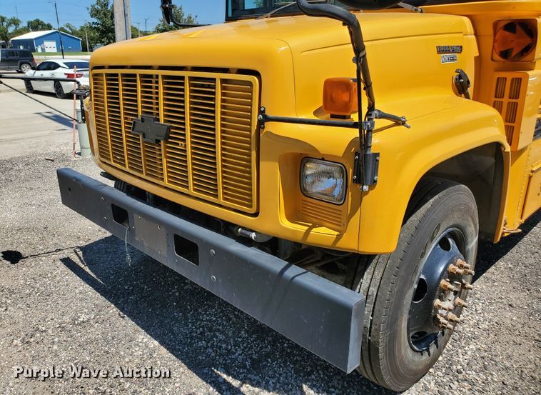 image for item DF5586 2000 Chevrolet  Blue Bird school bus