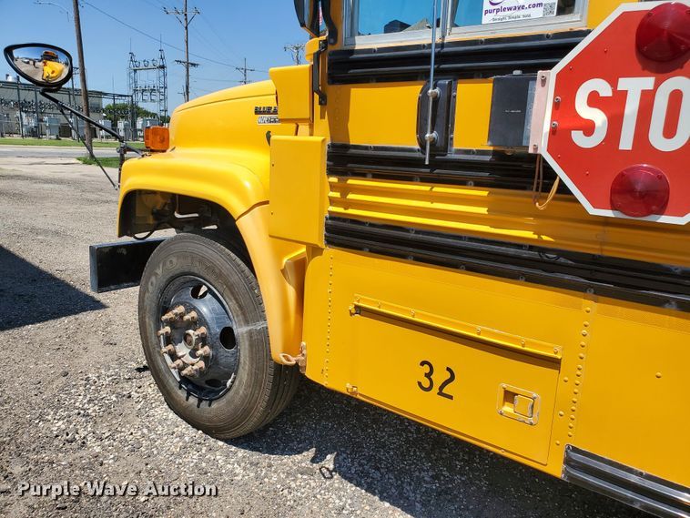 image for item DF5586 2000 Chevrolet  Blue Bird school bus