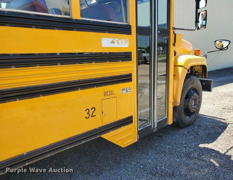 image for item DF5586 2000 Chevrolet  Blue Bird school bus