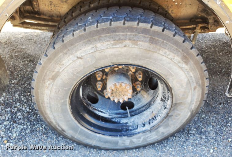 image for item DF5586 2000 Chevrolet  Blue Bird school bus