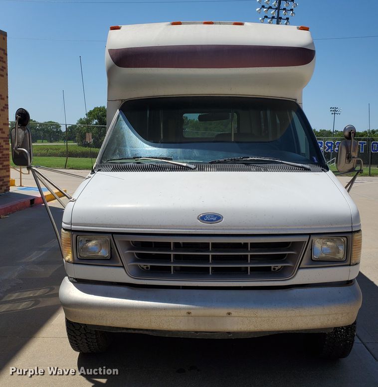 image for item DF5588 1993 Ford Econoline E350  StarTrans shuttle bus