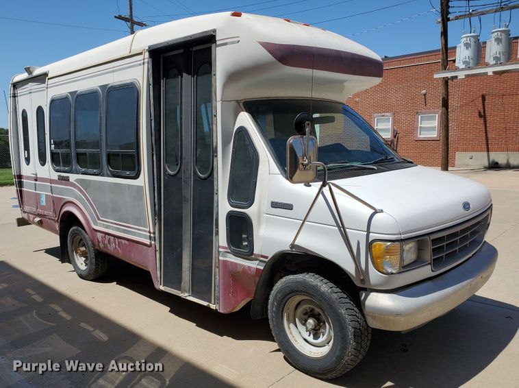 image for item DF5588 1993 Ford Econoline E350  StarTrans shuttle bus