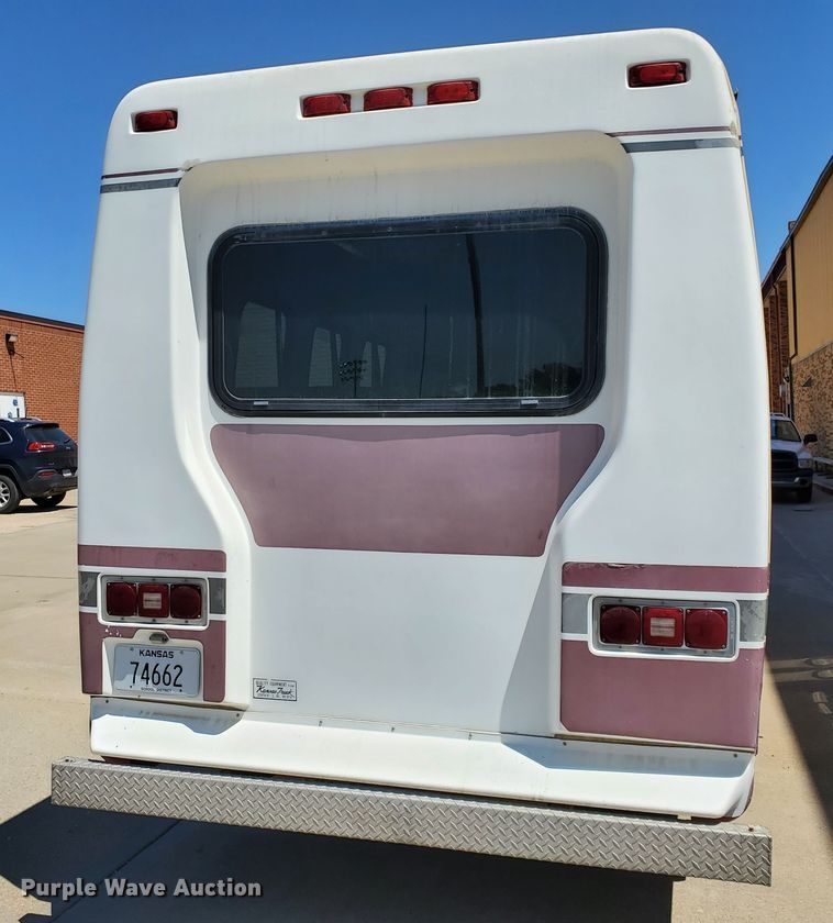 image for item DF5588 1993 Ford Econoline E350  StarTrans shuttle bus