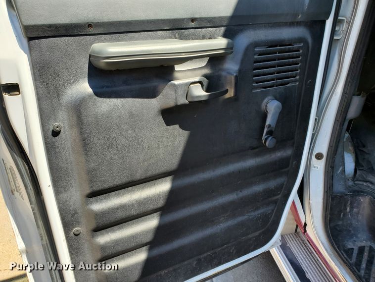 image for item DF5588 1993 Ford Econoline E350  StarTrans shuttle bus