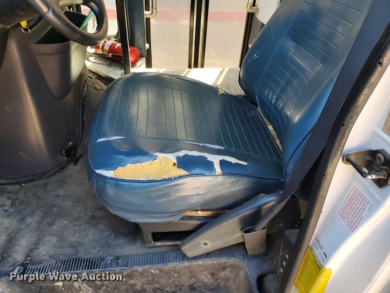 image for item DF5588 1993 Ford Econoline E350  StarTrans shuttle bus