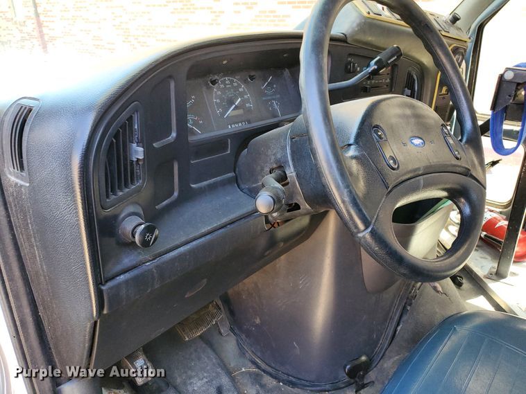 image for item DF5588 1993 Ford Econoline E350  StarTrans shuttle bus