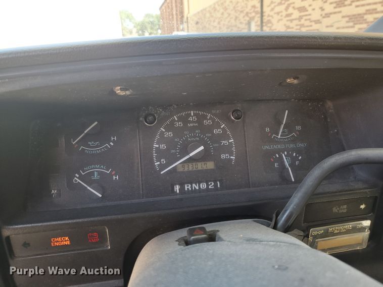 image for item DF5588 1993 Ford Econoline E350  StarTrans shuttle bus