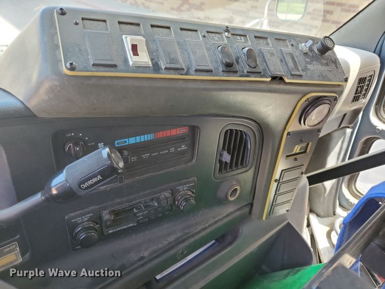 image for item DF5588 1993 Ford Econoline E350  StarTrans shuttle bus