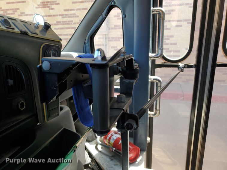 image for item DF5588 1993 Ford Econoline E350  StarTrans shuttle bus