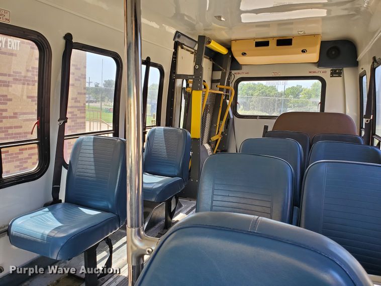 image for item DF5588 1993 Ford Econoline E350  StarTrans shuttle bus