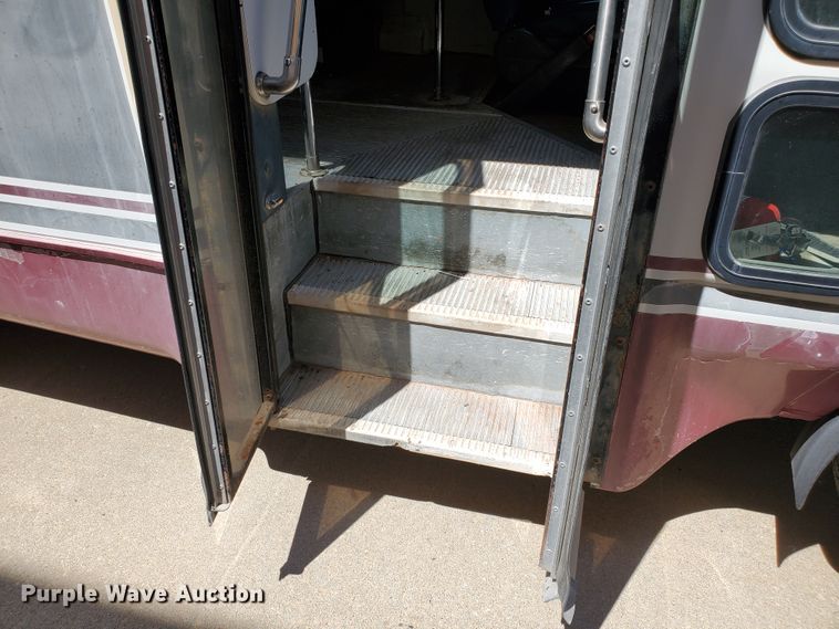 image for item DF5588 1993 Ford Econoline E350  StarTrans shuttle bus