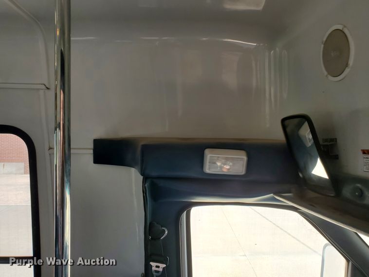 image for item DF5588 1993 Ford Econoline E350  StarTrans shuttle bus