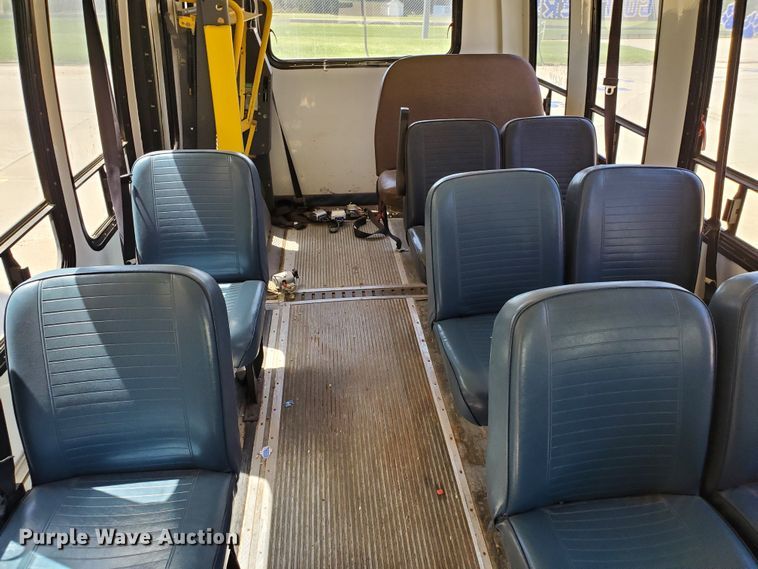 image for item DF5588 1993 Ford Econoline E350  StarTrans shuttle bus