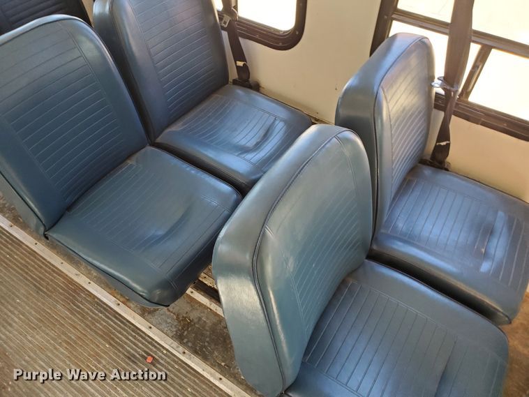 image for item DF5588 1993 Ford Econoline E350  StarTrans shuttle bus