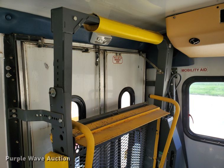 image for item DF5588 1993 Ford Econoline E350  StarTrans shuttle bus