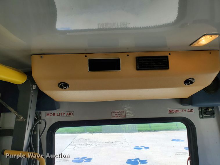 image for item DF5588 1993 Ford Econoline E350  StarTrans shuttle bus