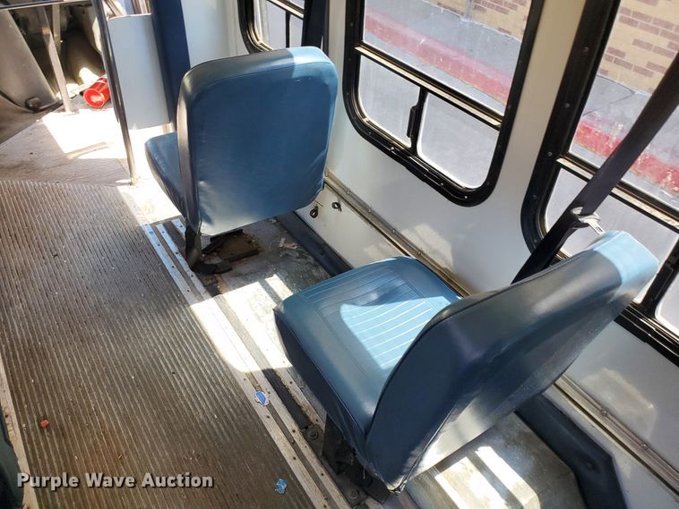 image for item DF5588 1993 Ford Econoline E350  StarTrans shuttle bus