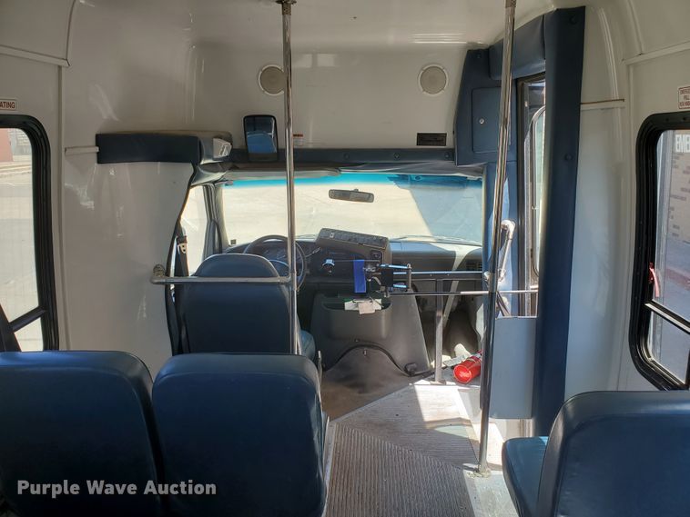 image for item DF5588 1993 Ford Econoline E350  StarTrans shuttle bus