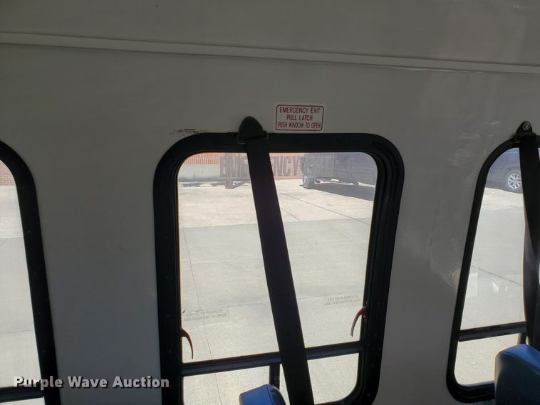 image for item DF5588 1993 Ford Econoline E350  StarTrans shuttle bus