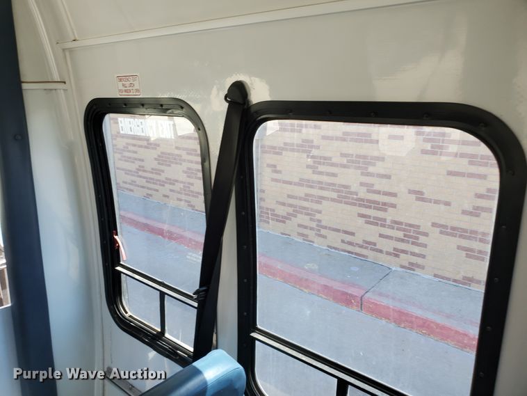 image for item DF5588 1993 Ford Econoline E350  StarTrans shuttle bus